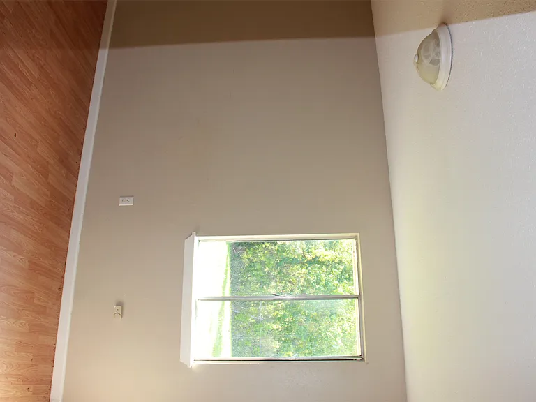 604 Ruth Dr — Photo 10