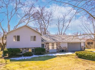 2796 Jackson Blvd, Highland, MI