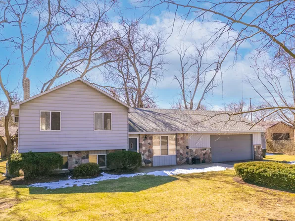 2796 Jackson Blvd, Highland, MI 48356