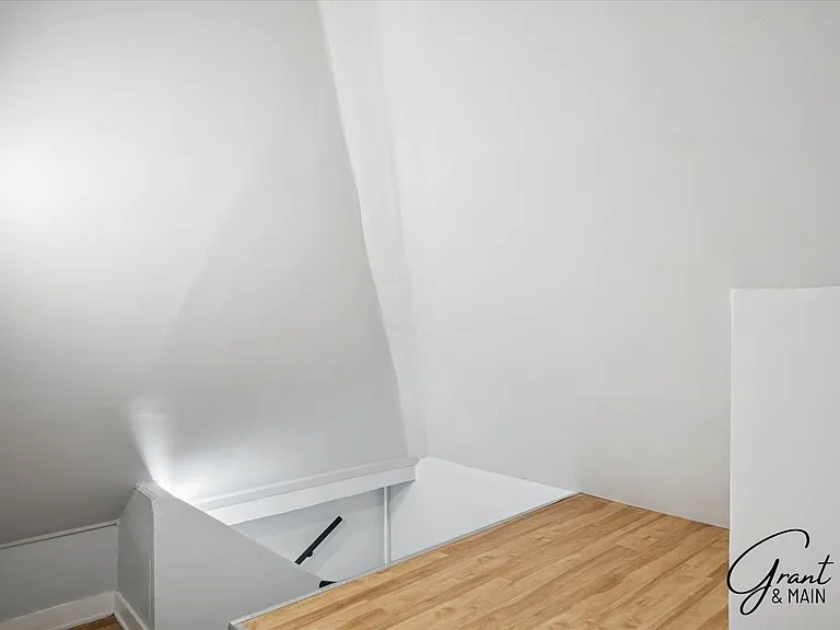 1613 Virginia Park — Photo 3