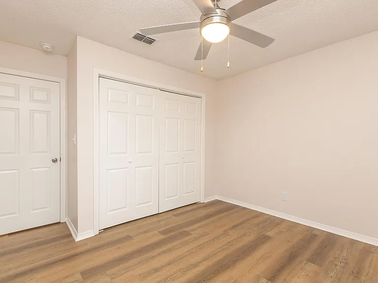 Summerfield Apartments — Photo 37