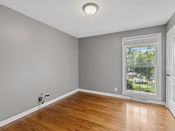 3rd image of 116 Fairview Cir