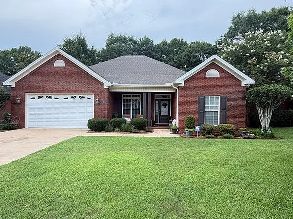 111 Gaffney Ct, Dothan, AL 36305