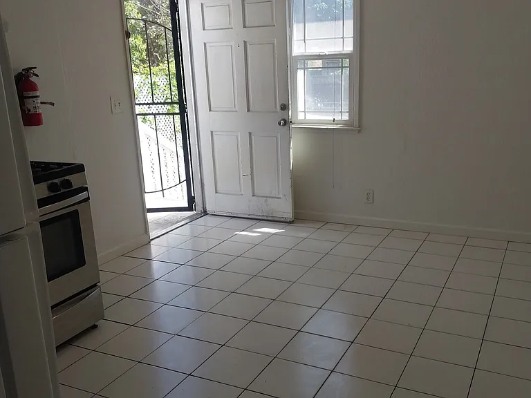 313 Raymond St #3 — Photo 10
