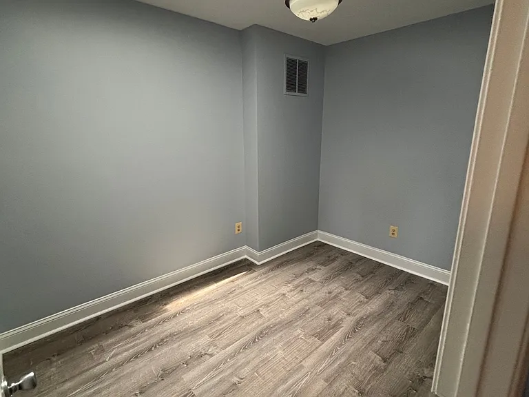 4108 Falls Rd — Photo 5