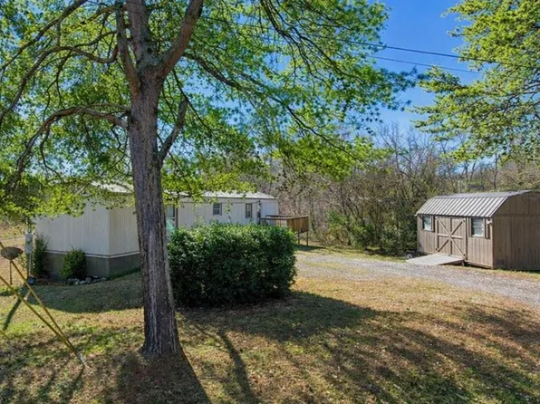 1348 High St, Dandridge, TN 37725