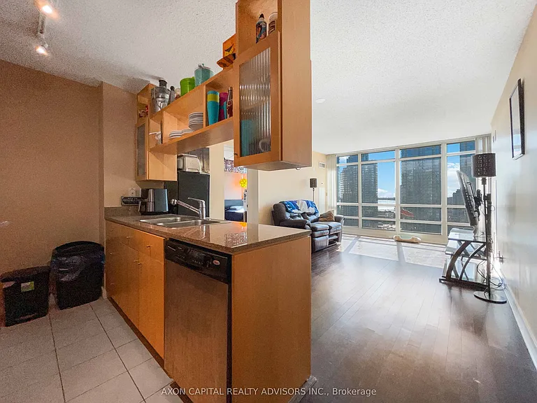 397 Front St W #1711 — Photo 4