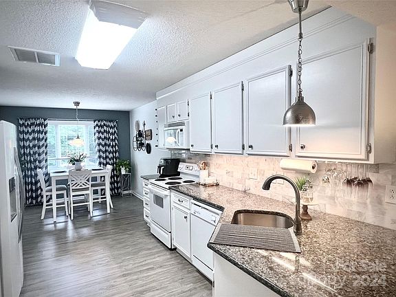 2nd image of 3261 White Oak Ct #J-3