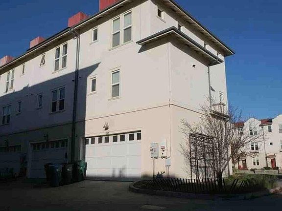 2nd image of 2218 Hutchinson St