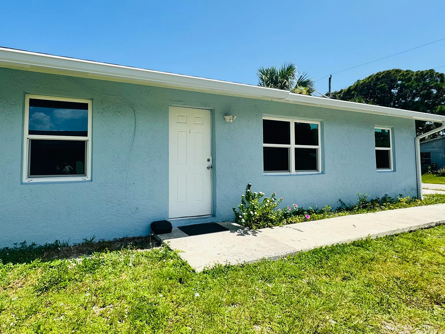 3 bed, 1.0 bath, 858 sqft, $1,750 — Photo 3