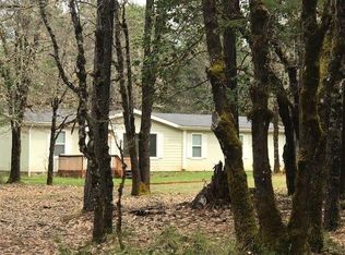 100 Simmons Cut Dr, Cave Junction, OR