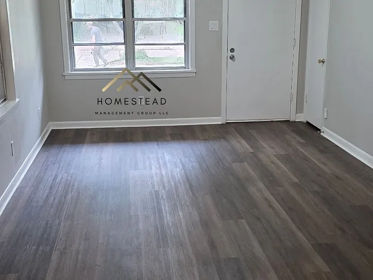 1704 Bradley St — Photo 4