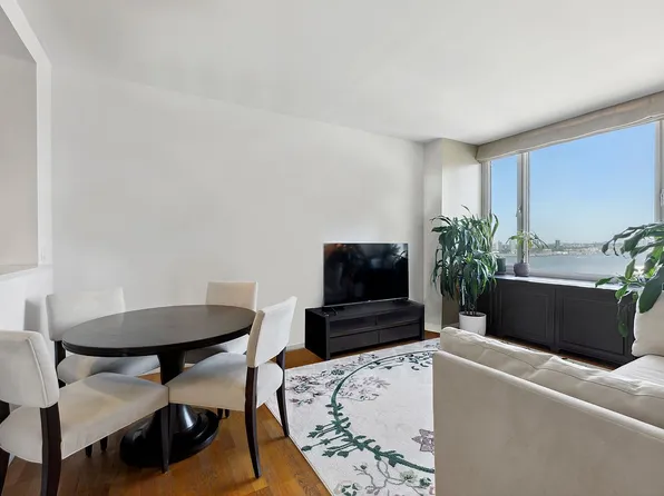635 W 42nd St APT 28D, New York, NY 10036