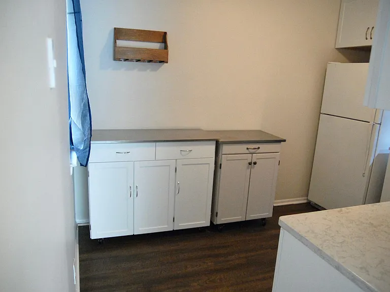 2438 Glengyle Dr — Photo 9