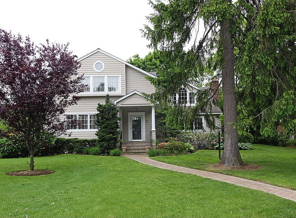 1st image of 21 Pine Dr N