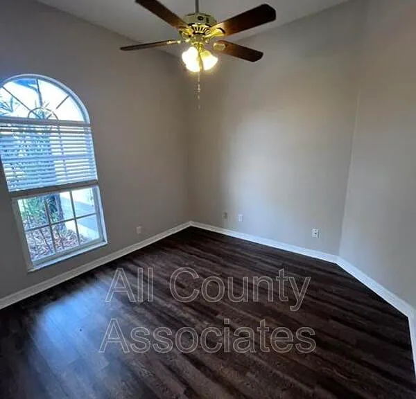 28724 Hanging Moss Loop — Photo 16