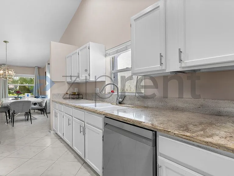 5361 Grande Palm Cir — Photo 8