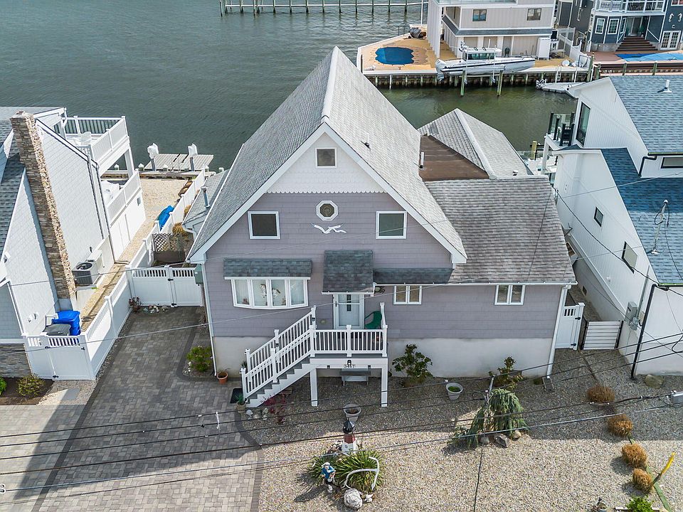 1st image of 3467 E Lisbon Avenue