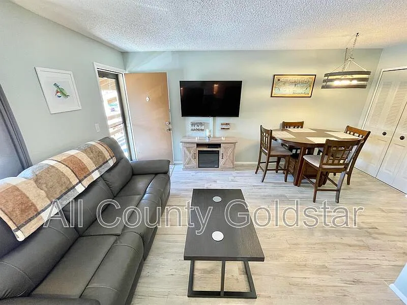Building Photo - 25 Quails Run Blvd #8