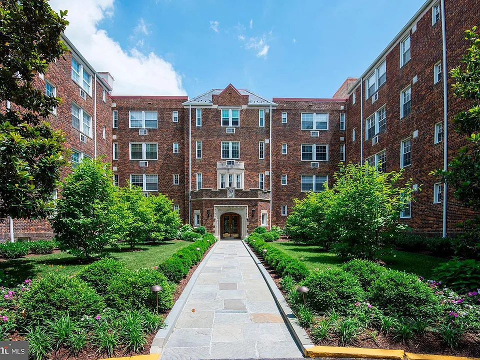 3051 Idaho Ave NW #101