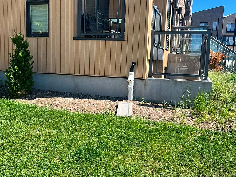 16 Urbane Blvd — Photo 7