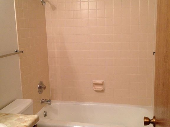 5th image of 945 D St APT 04