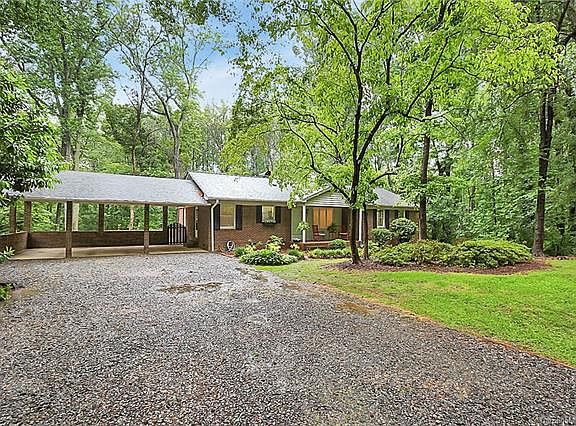2nd image of 215 Abingdon Cir