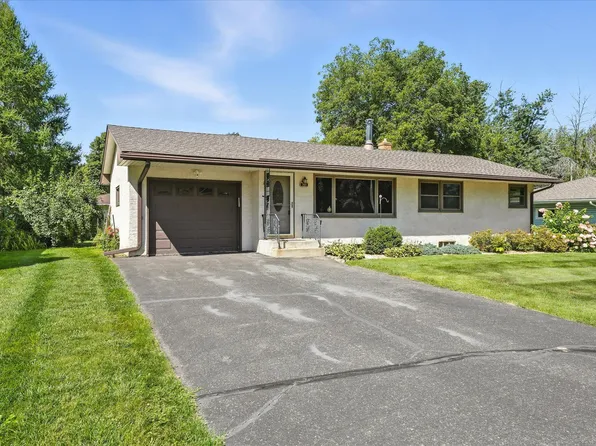2821 Galtier St, Roseville, MN 55113