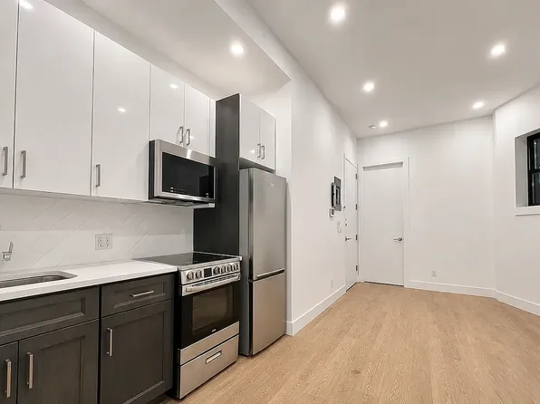 445 Dekalb Avenue image 1 of 7