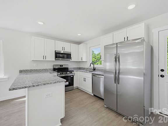 5th image of 244 S Caldwell Ave