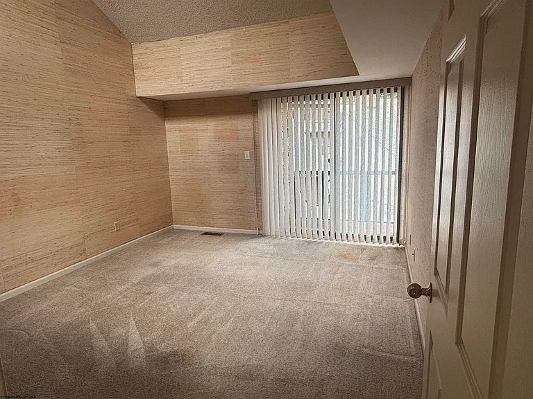 104 Lakeview Dr — Photo 22