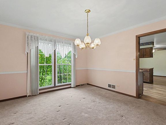 4th image of 4N649 Petersdorf Rd
