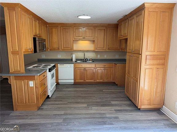 5th image of 3026 Fork Rd