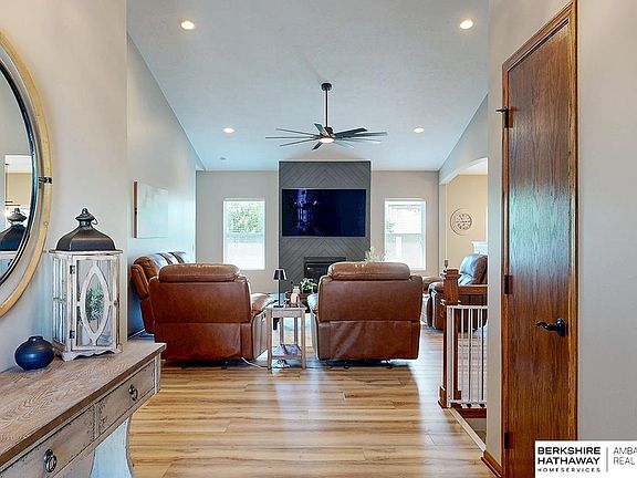 5th image of 7906 S 193rd St