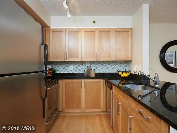 4th image of 7500 Woodmont Ave #S501