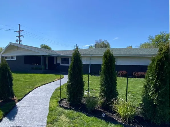 405 E 3rd St, Oakley, KS 67748