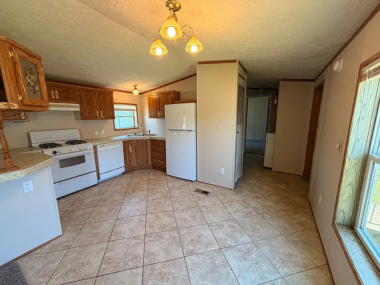Westbridge Manor — Photo 17