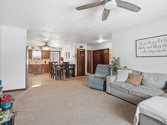 4th image of 35 Elmdale Ave