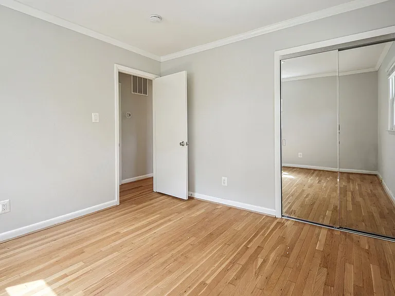 1204 Gladstone Dr — Photo 13