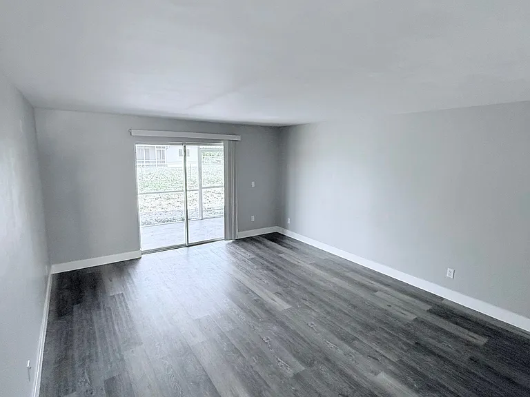 5318 28th St SW — Photo 2