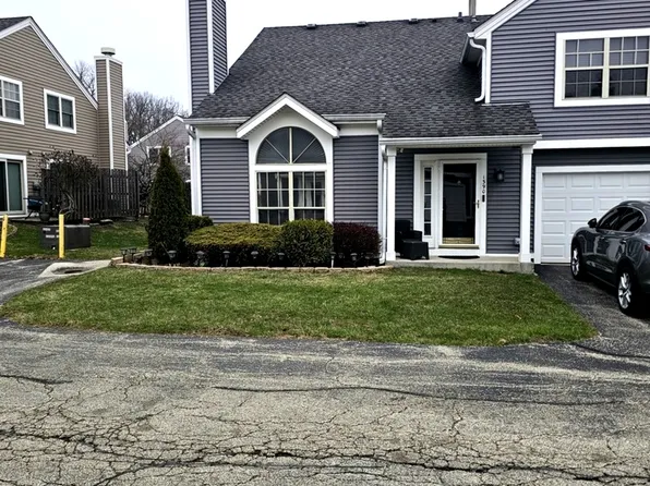 1390 N Knollwood Dr, Palatine, IL 60067