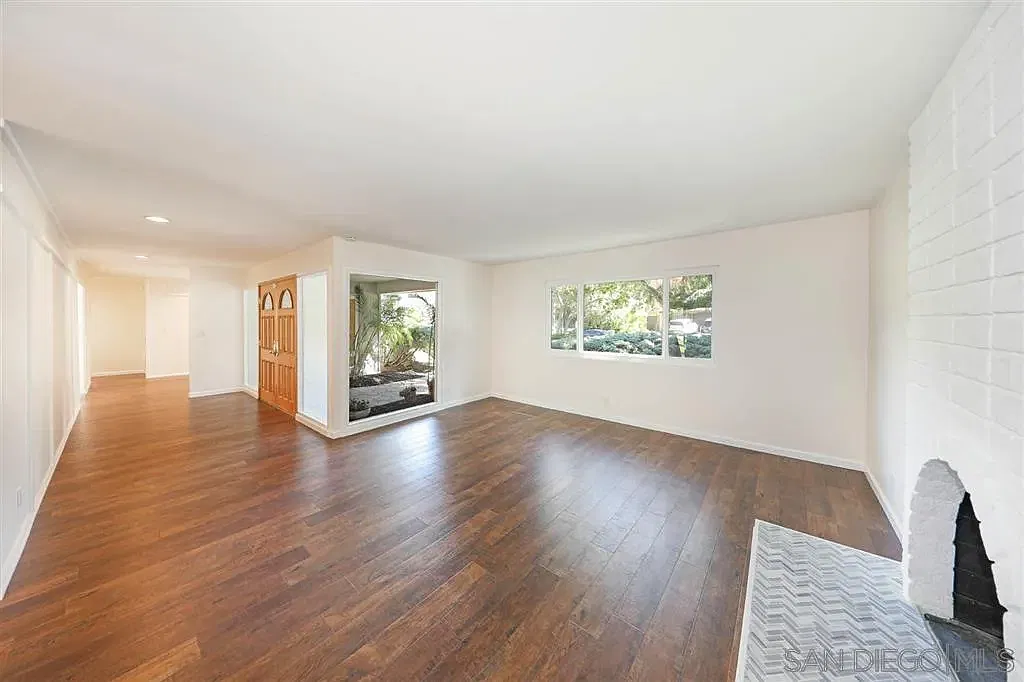 3 bed, 2.0 bath, 2075 sqft, $6,950 — Photo 3