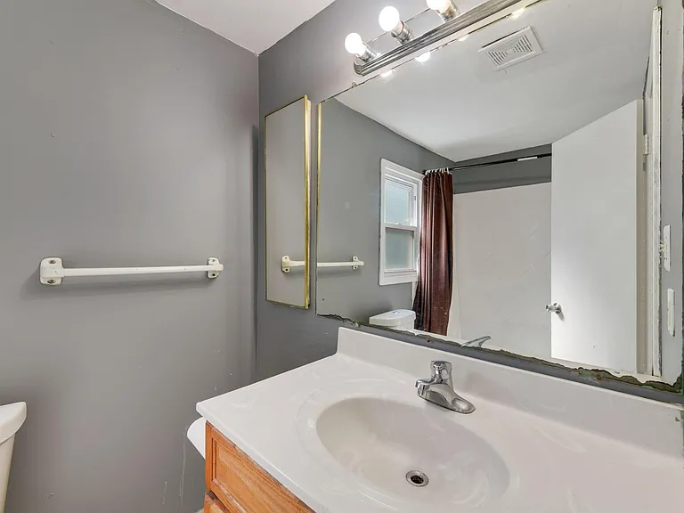 109 1/2 E Reed Ave — Photo 18