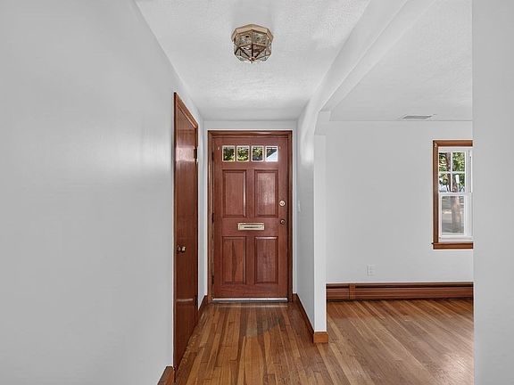 3rd image of 6 Cerdan Ave