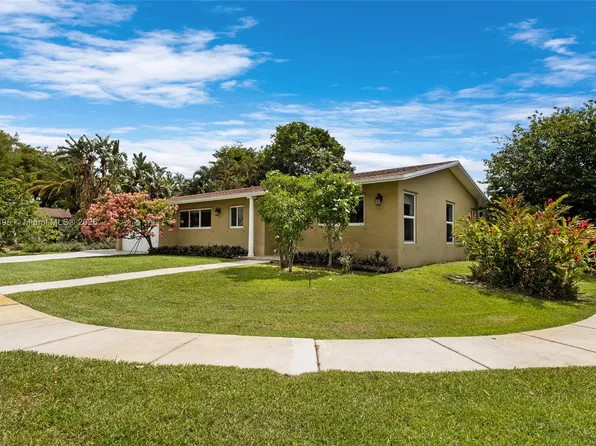 10421 NW 21st St, Pembroke Pines, FL 33026