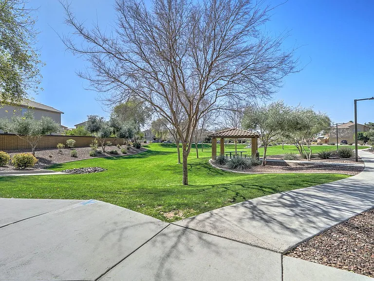 2143 W Marconi Ave — Photo 34