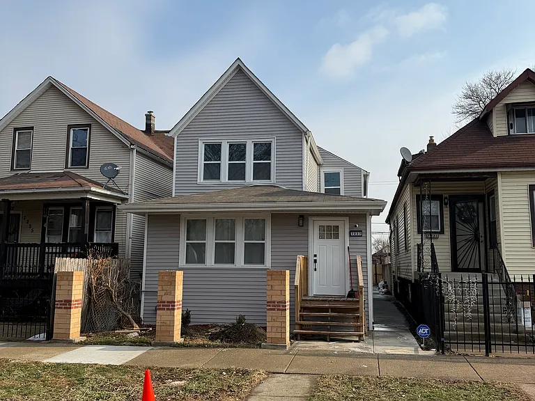 7227 S Paulina St — Photo 2