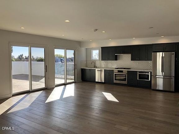 4th image of 137 S Wilson Ave #401