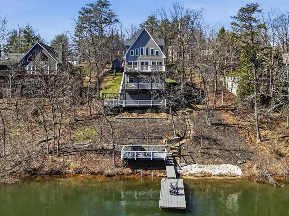 1239 Lakeview Dr, Cross Junction, VA 22625