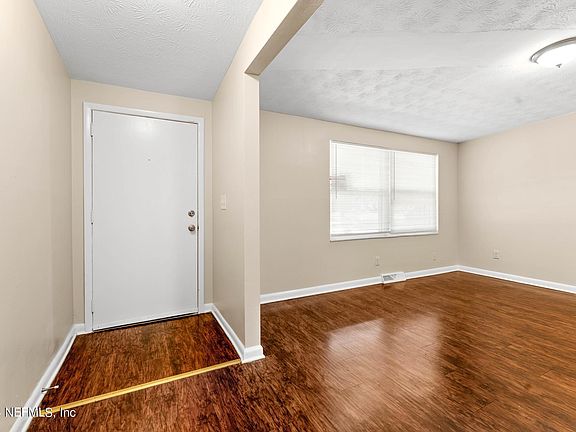 3rd image of 5468 SELTON Avenue